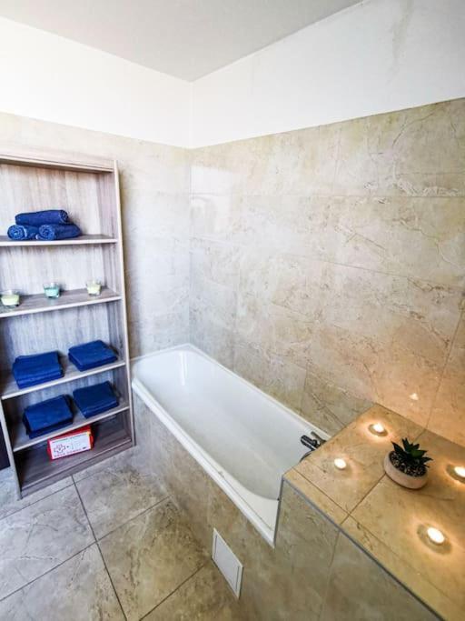 Luxusny, Plne Zariadeny, Sukromny Apartman S Klimatizaciou Nedaleko Historickeho Kupelneho Mesta Bojnice Novaky 외부 사진